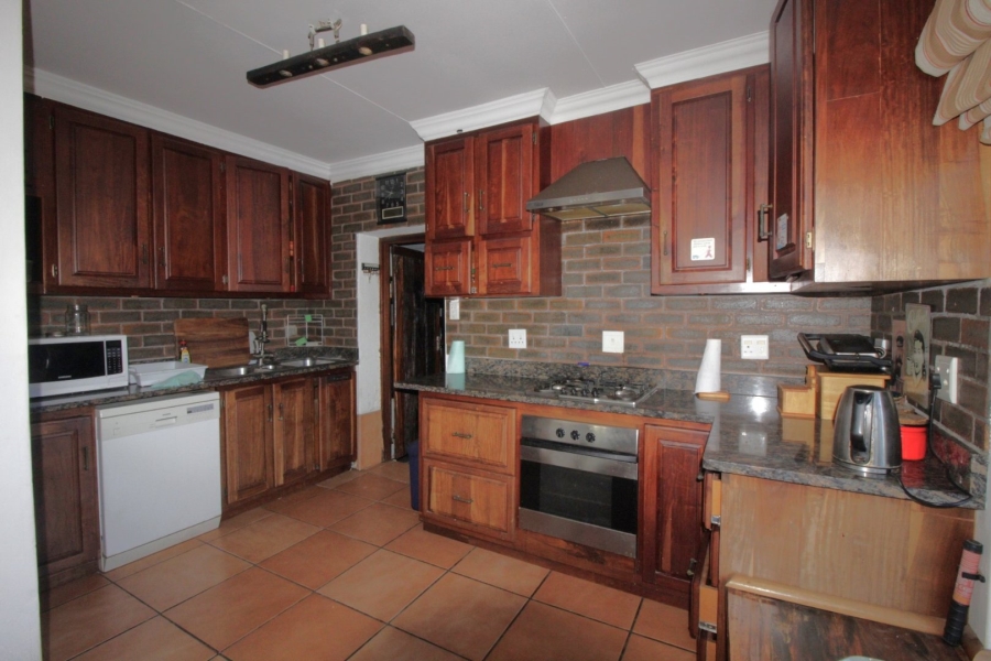 7 Bedroom Property for Sale in Noorsekloof Eastern Cape